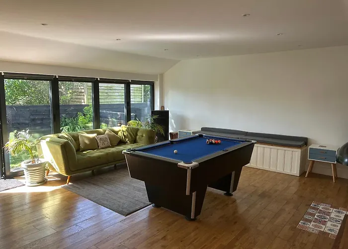 Crossing Retreat - Pool Table, Projector, Barn
